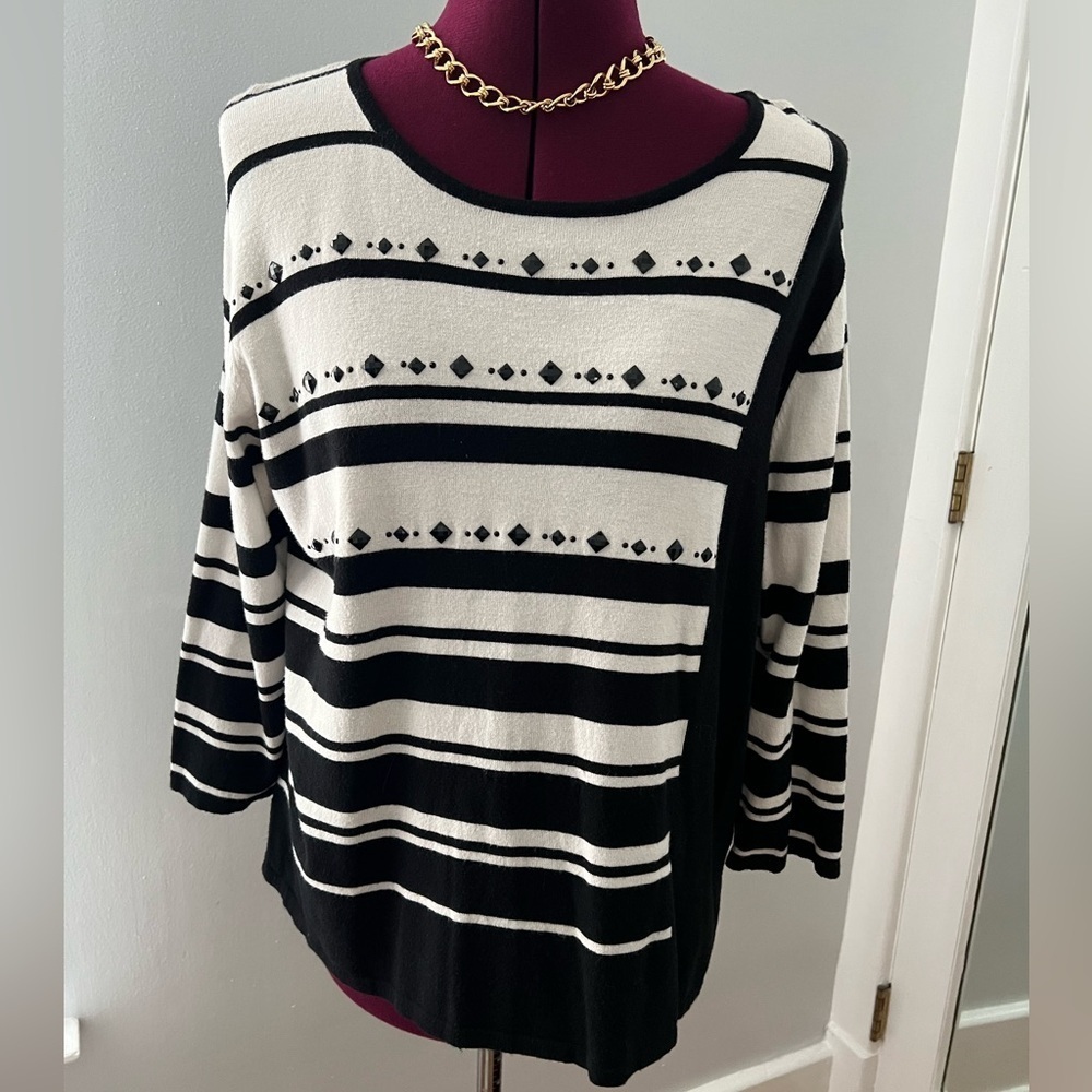 Women’s Alfred Dunner lightweight sweater. Size Large.